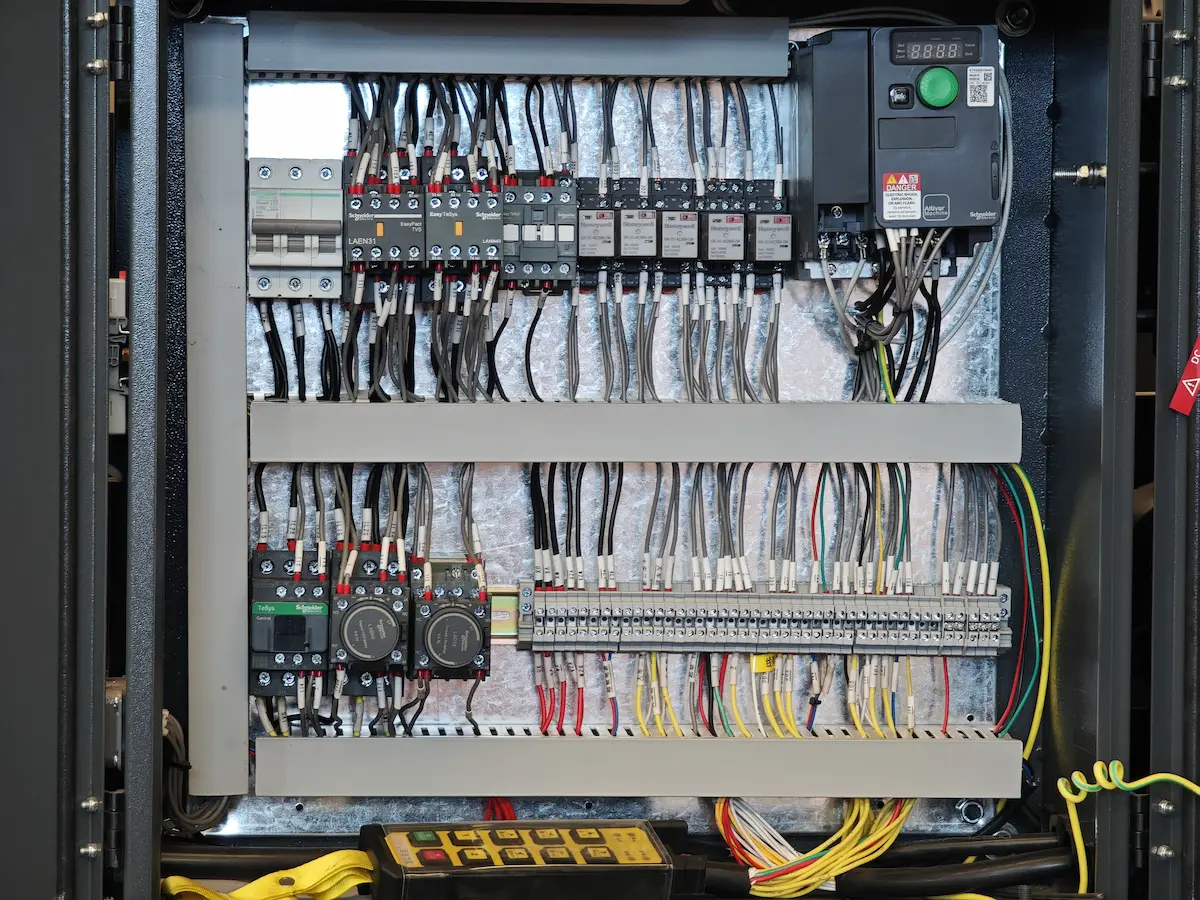 Electric control system of European low headroom hoist2
