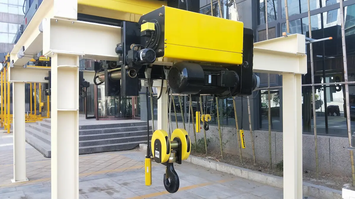 fem-standard-electric-hoist-1